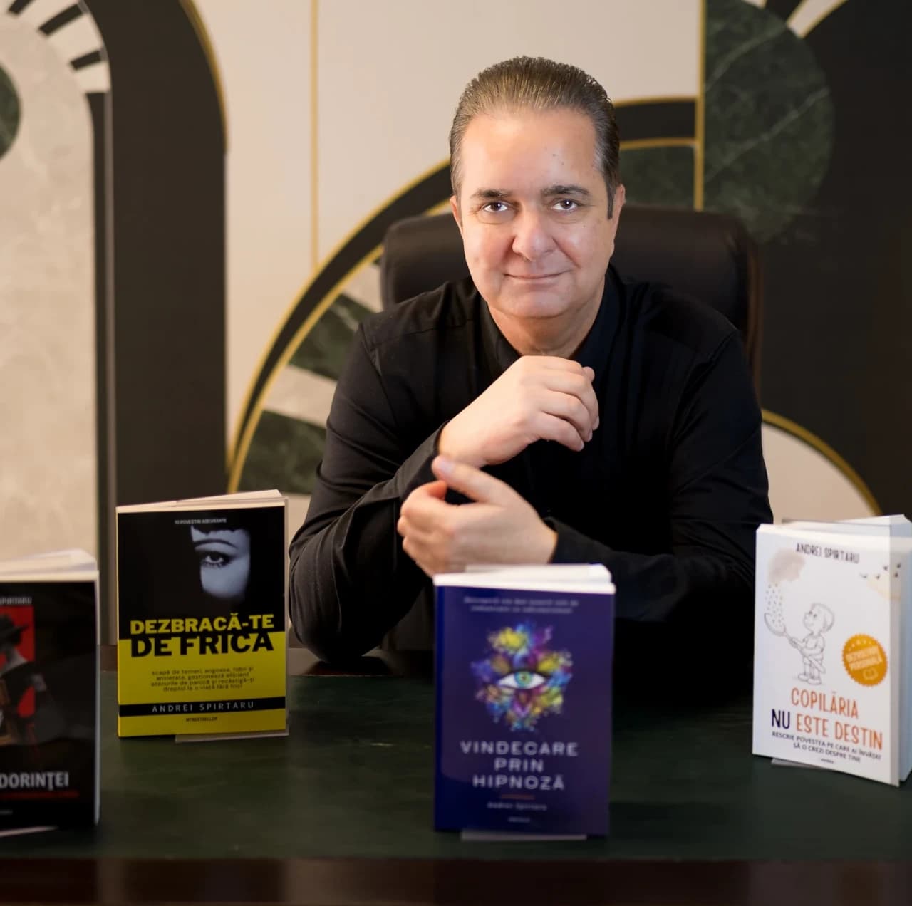 Andrei Spirtaru cu cele patru cărți publicate